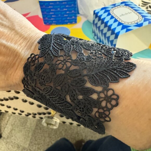 NEW Stella And Dot Celestial Lace Cuff- Limited Edition Black - Picture 3 of 4